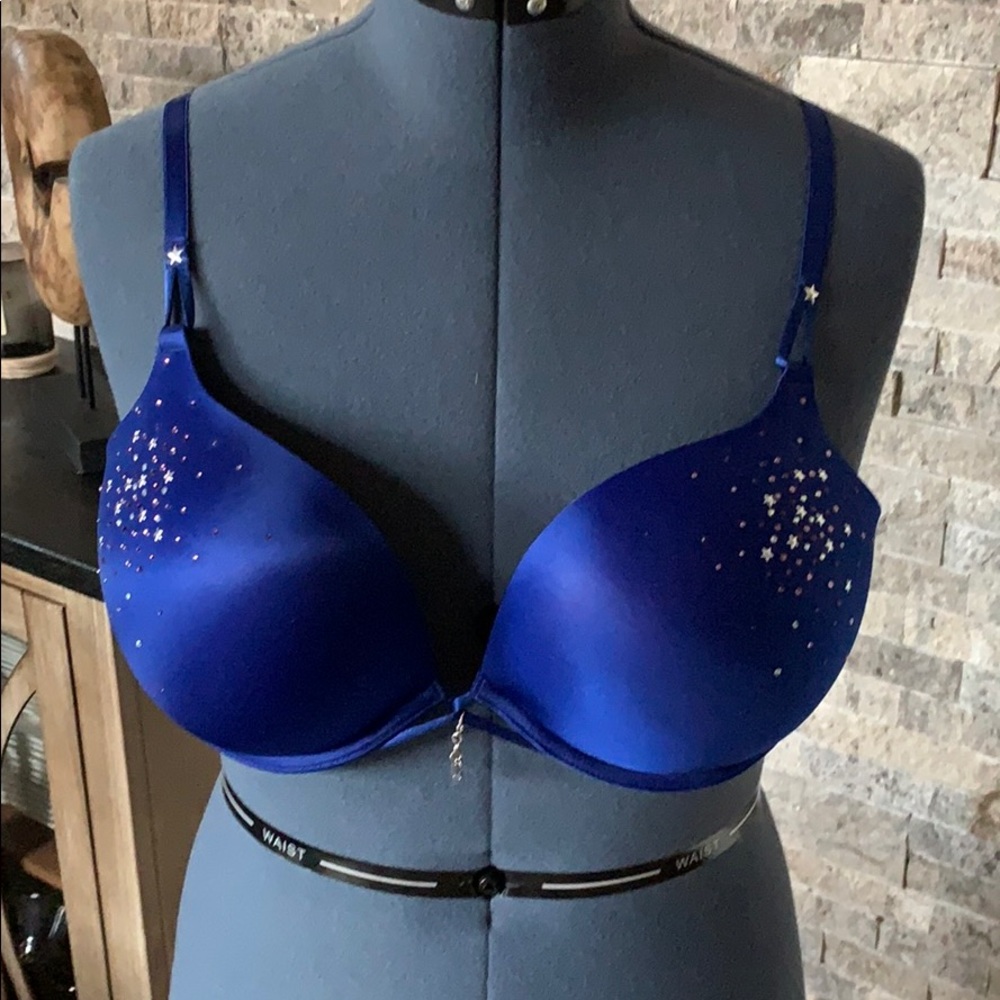 Victoria’s Secret miraculous plunge push-up bra